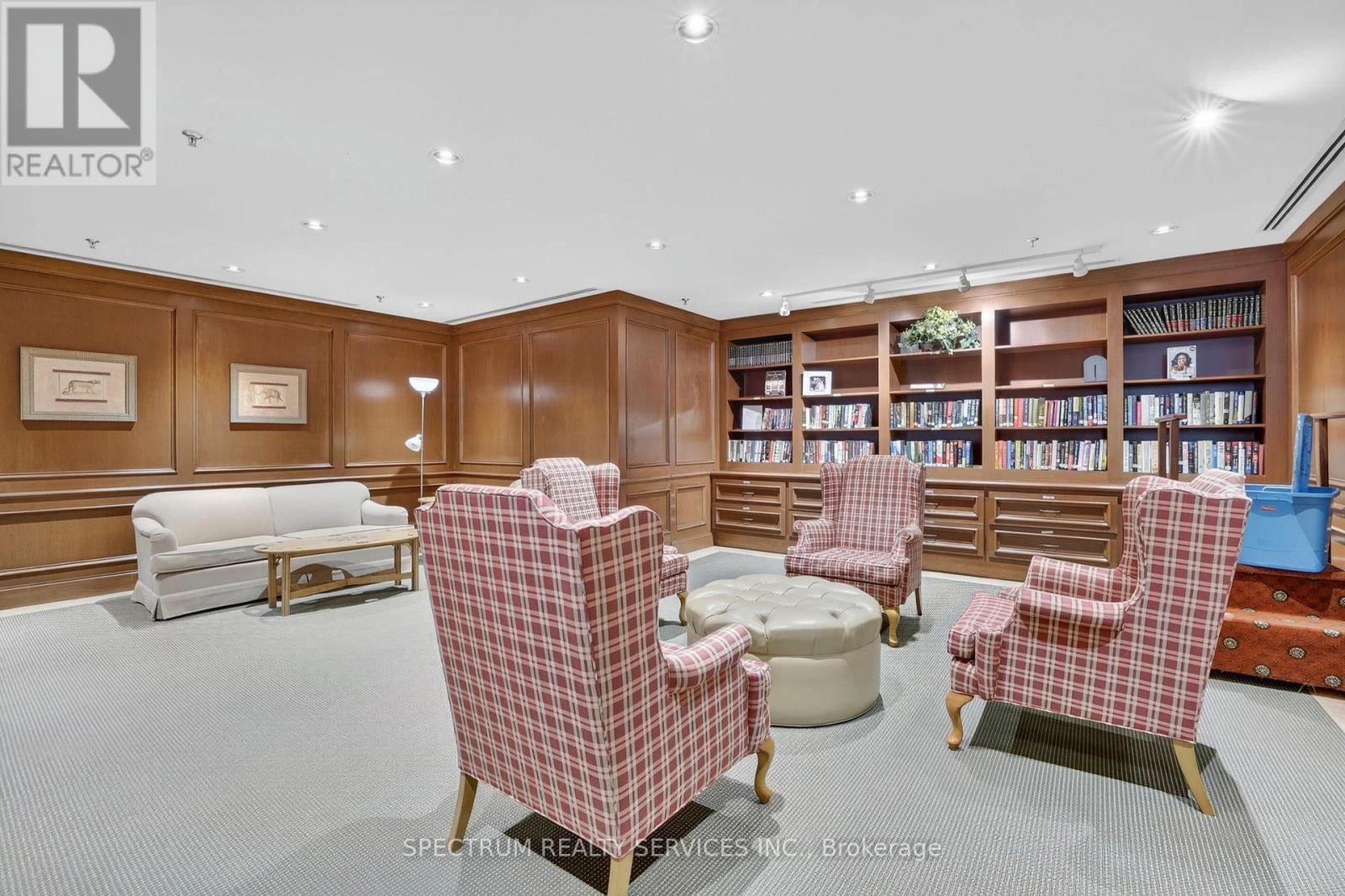 302 - 85 SKYMARK DRIVE Image 47