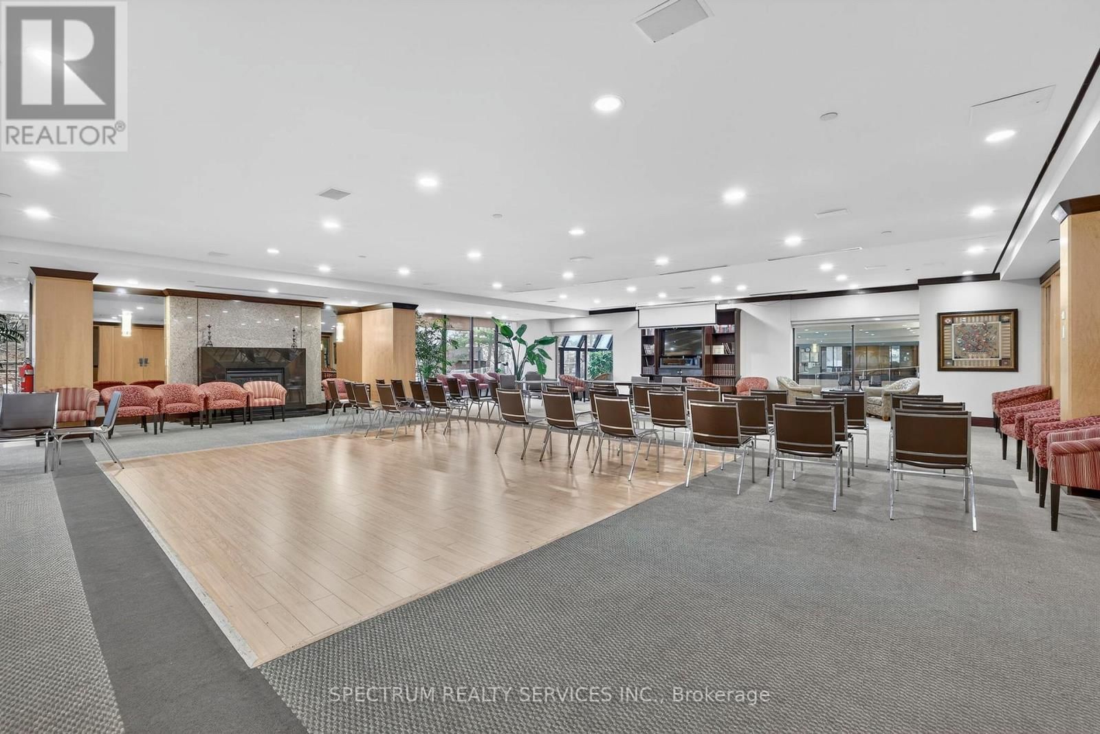 302 - 85 SKYMARK DRIVE Image 48