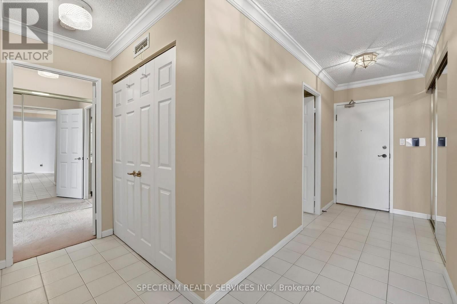 302 - 85 SKYMARK DRIVE Image 5