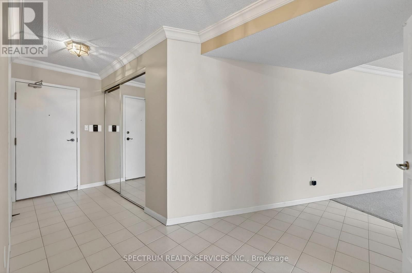 302 - 85 SKYMARK DRIVE Image 6