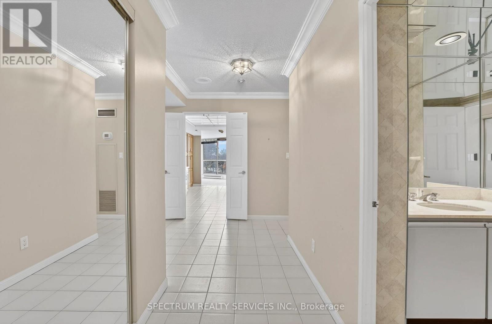 302 - 85 SKYMARK DRIVE Image 7