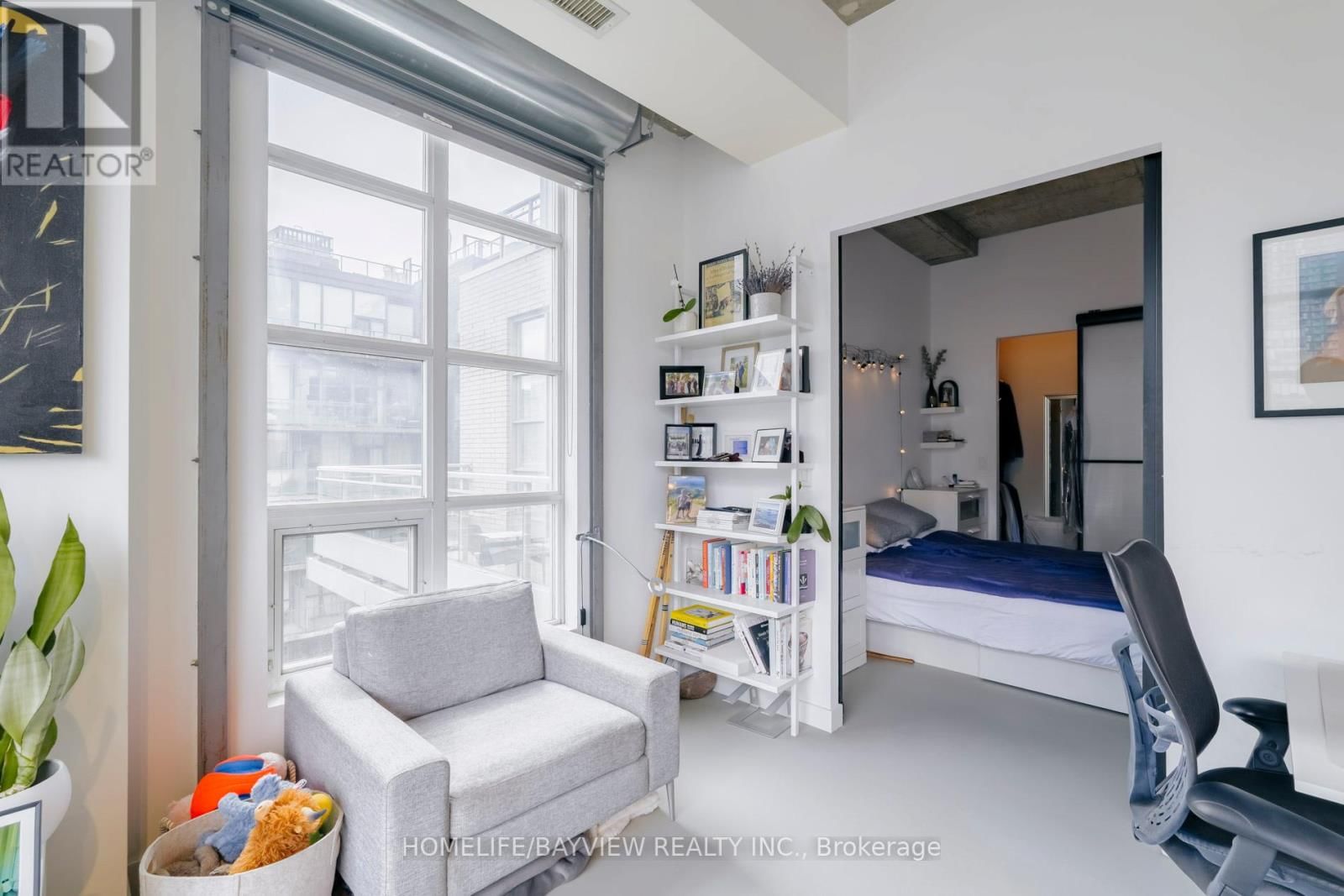 1002 - 23 BRANT STREET Image 16