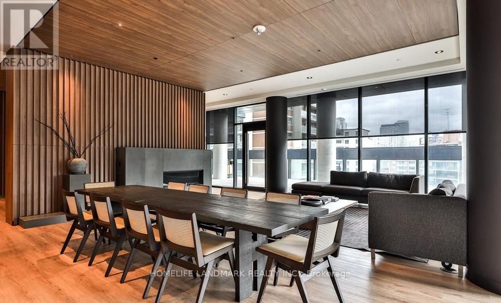 4912 - 55 CHARLES STREET EAST Image 12