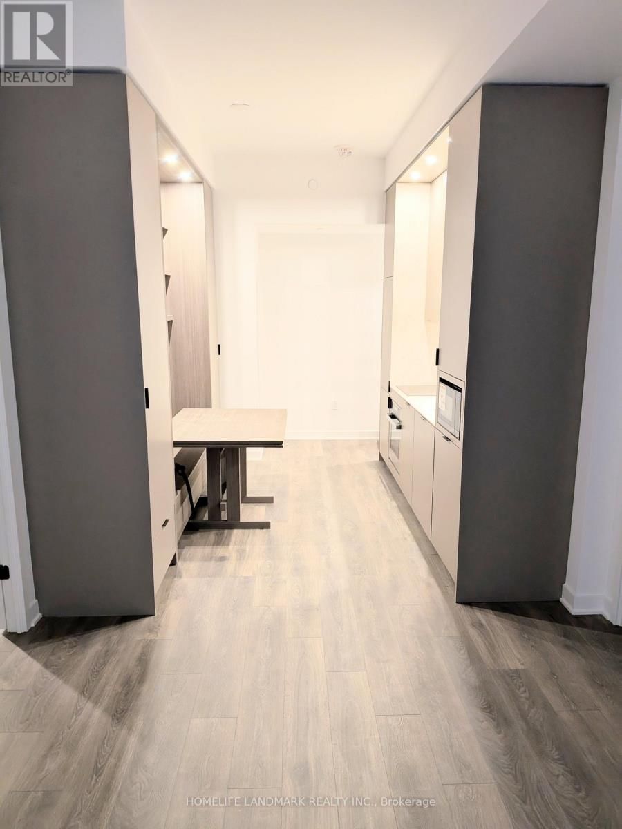 4912 - 55 CHARLES STREET EAST Image 42