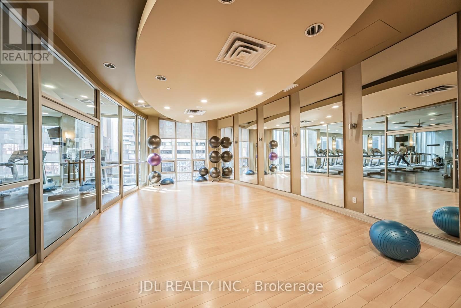 1001 - 761 BAY STREET Image 22