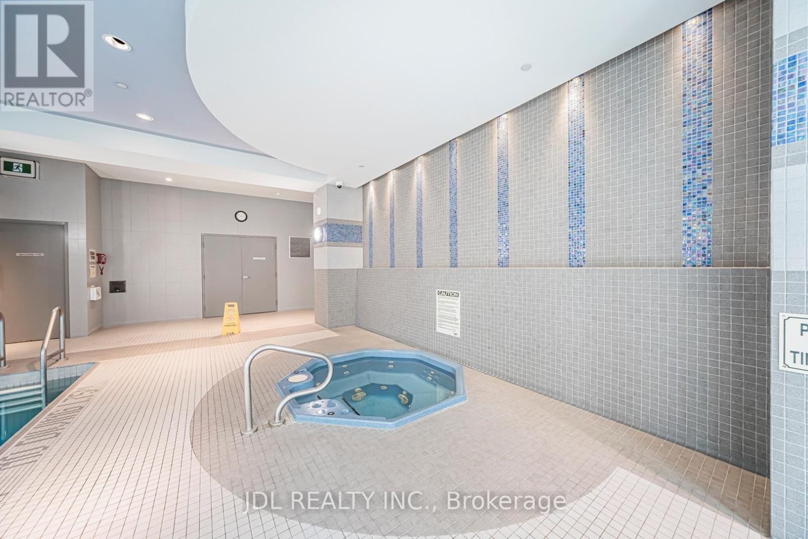 1001 - 761 BAY STREET Image 25