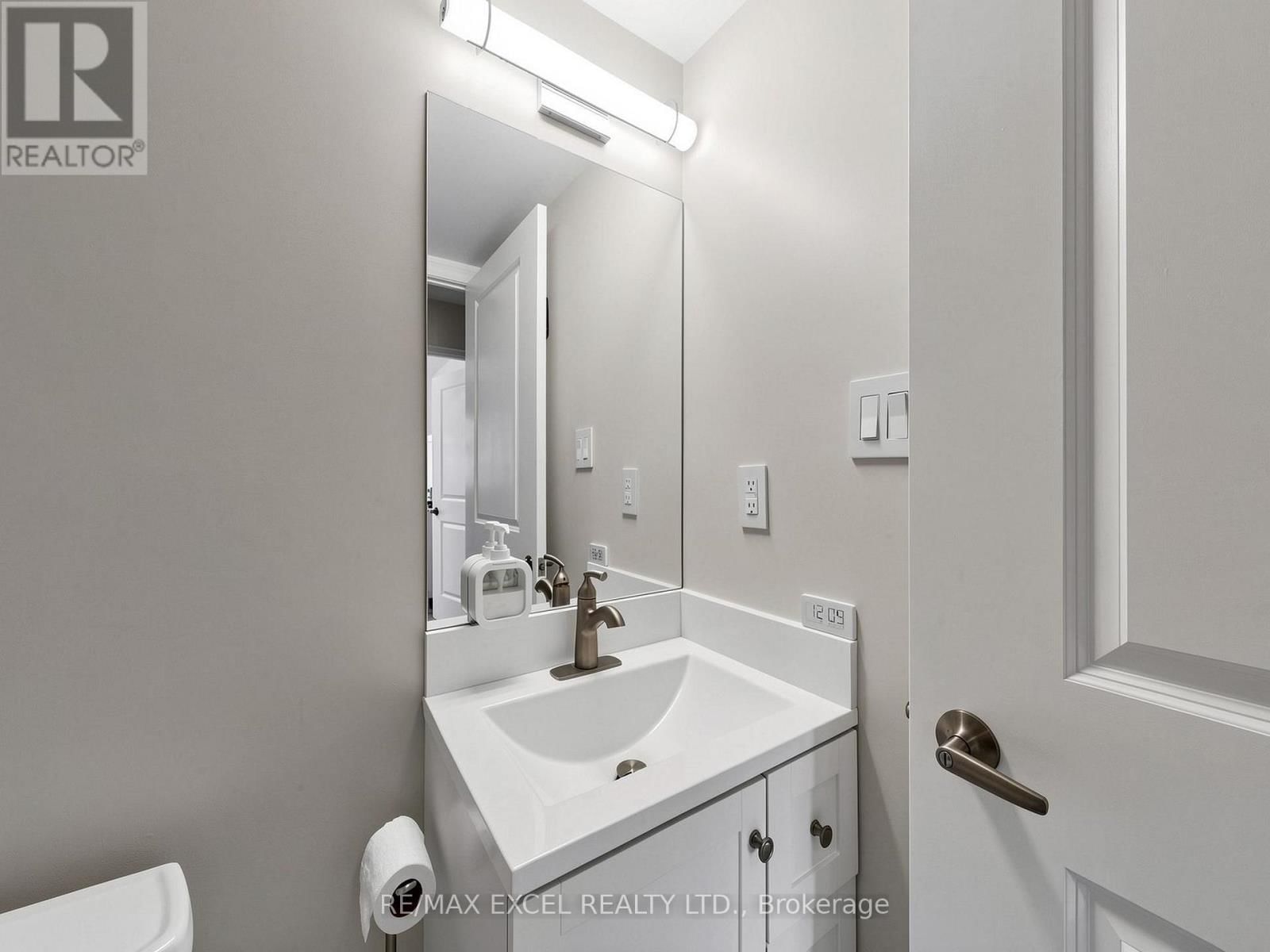 711 - 920 SHEPPARD AVENUE WEST Image 26