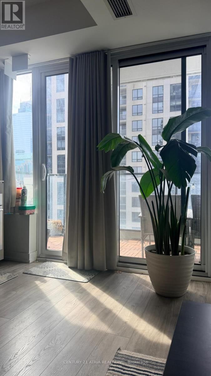 1601 - 77 SHUTER STREET Image 5