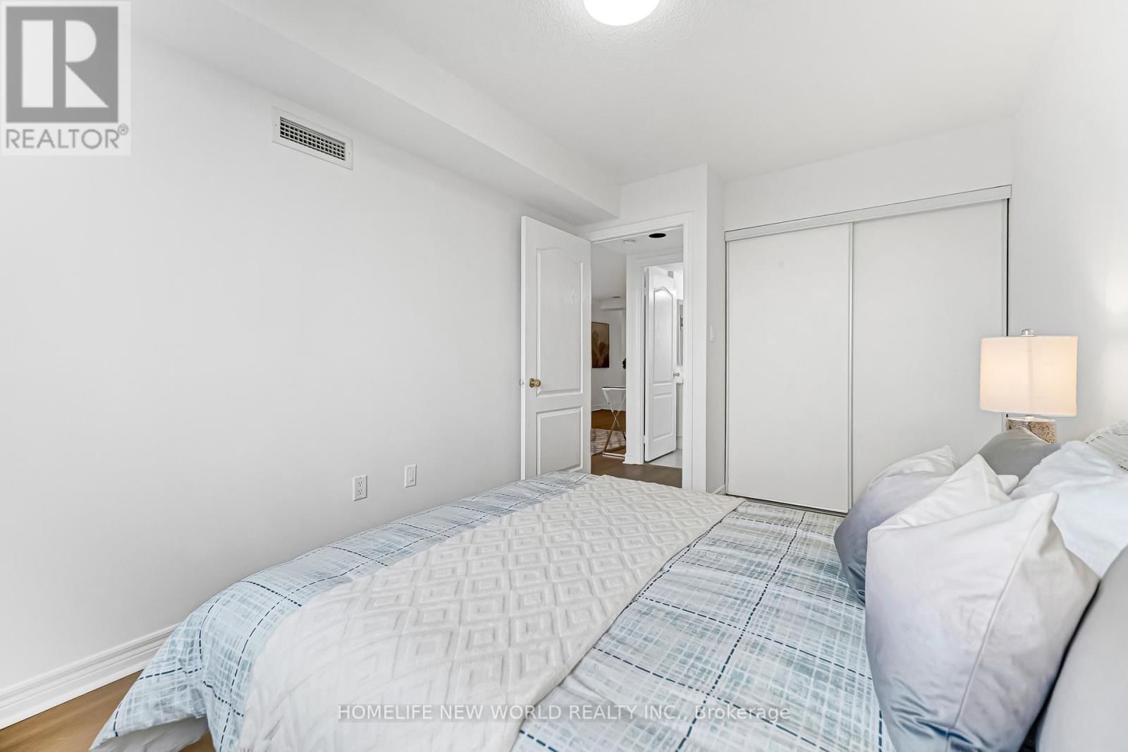 908 - 88 GRANDVIEW WAY Image 34