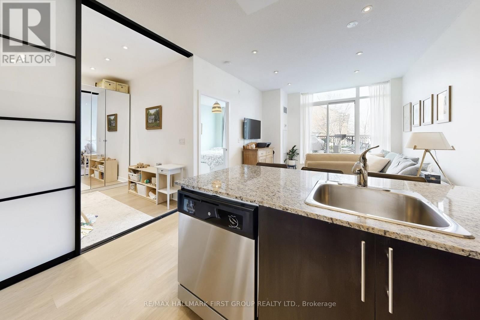 127 - 120 DALLIMORE CIRCLE Image 11