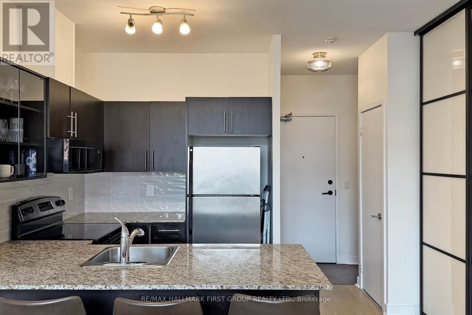 127 - 120 DALLIMORE CIRCLE Image 13