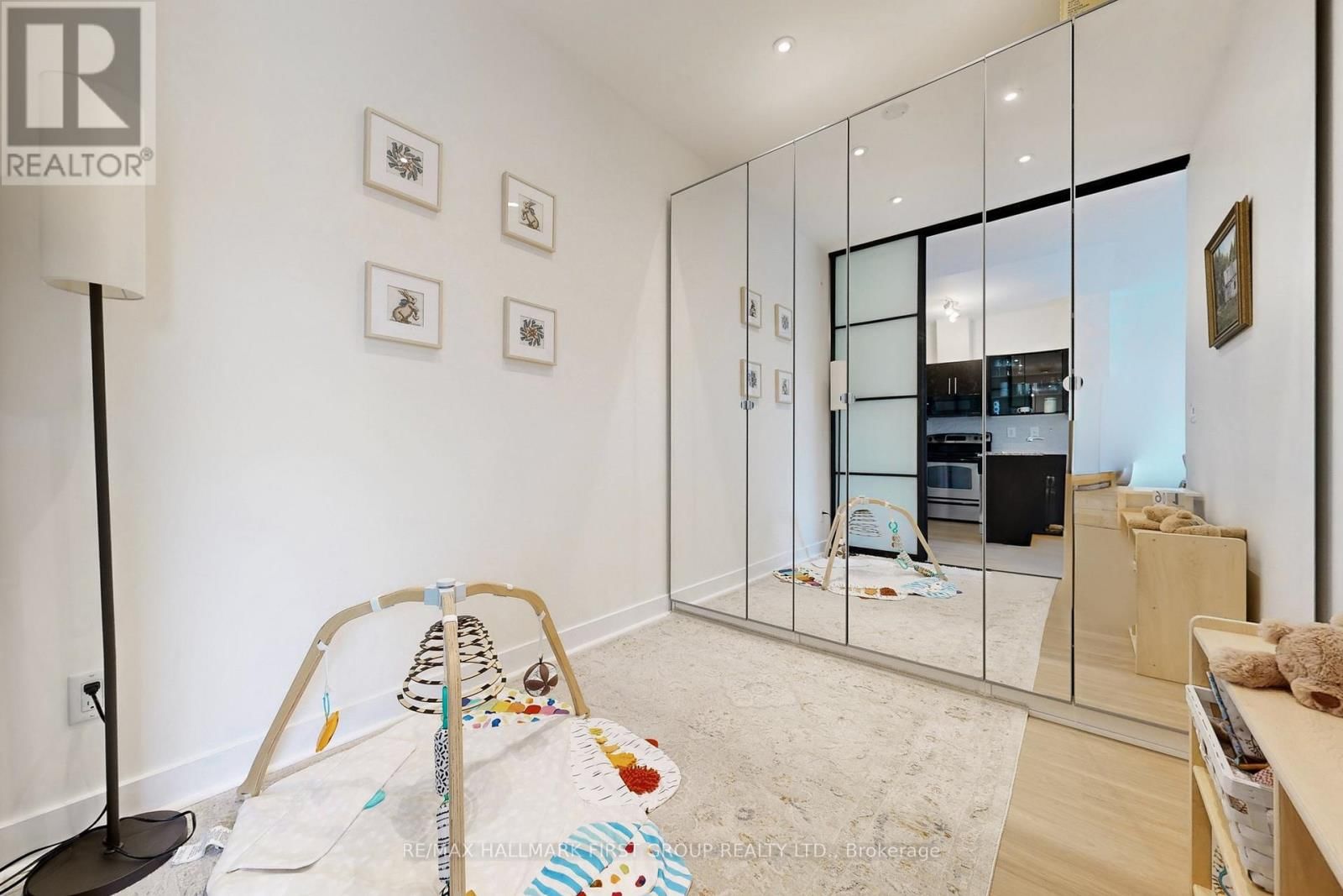 127 - 120 DALLIMORE CIRCLE Image 17