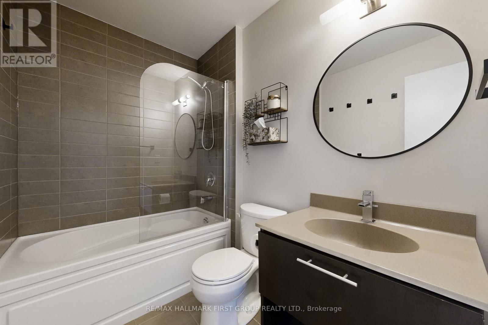 127 - 120 DALLIMORE CIRCLE Image 20