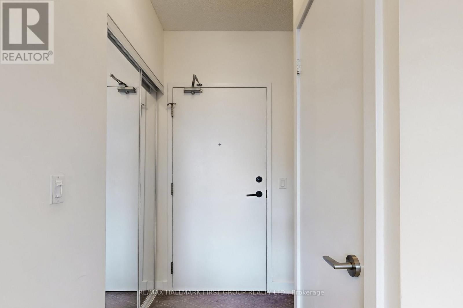 127 - 120 DALLIMORE CIRCLE Image 22