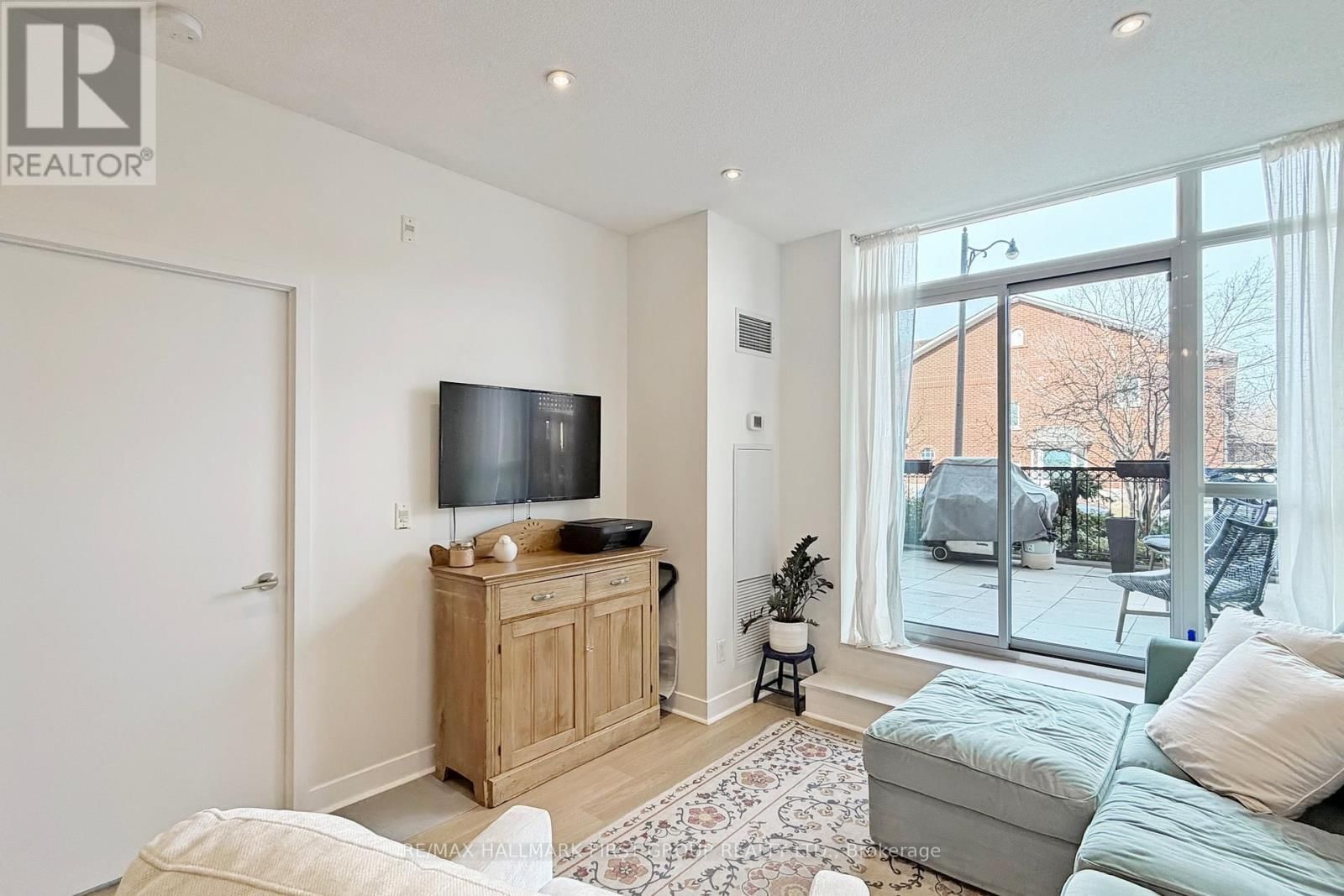 127 - 120 DALLIMORE CIRCLE Image 3