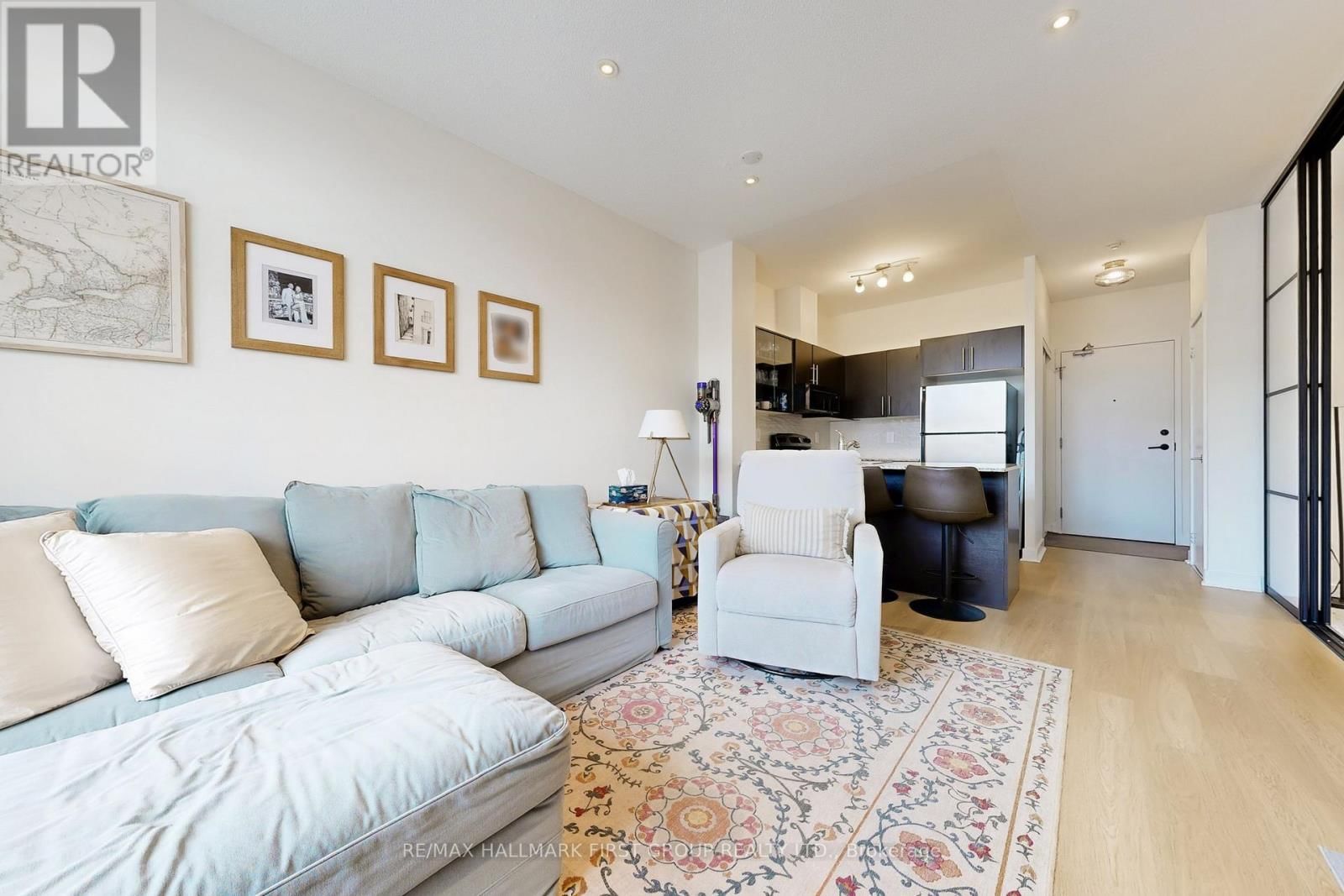 127 - 120 DALLIMORE CIRCLE Image 5