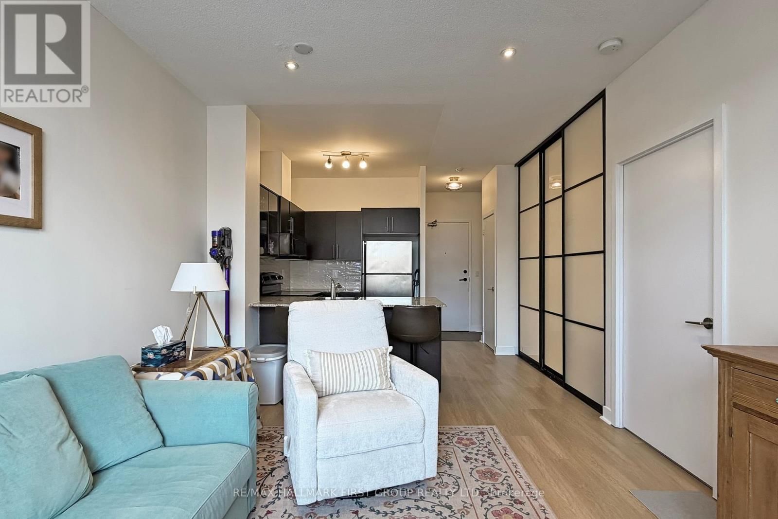 127 - 120 DALLIMORE CIRCLE Image 6