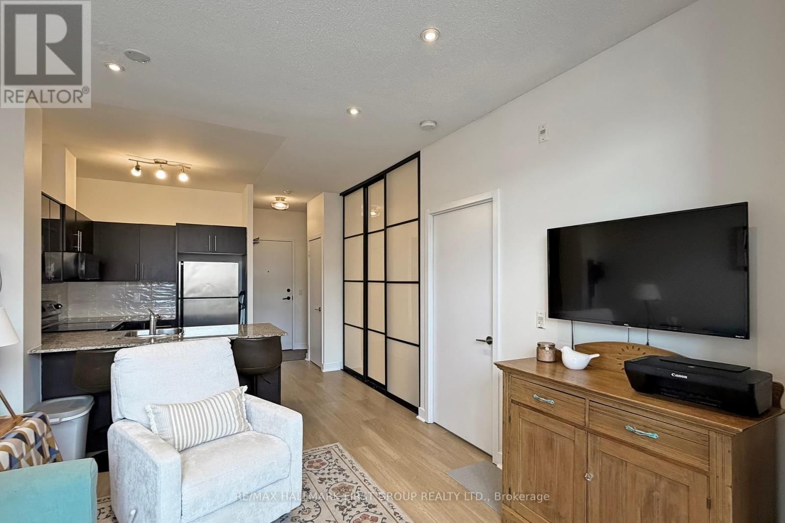 127 - 120 DALLIMORE CIRCLE Image 7