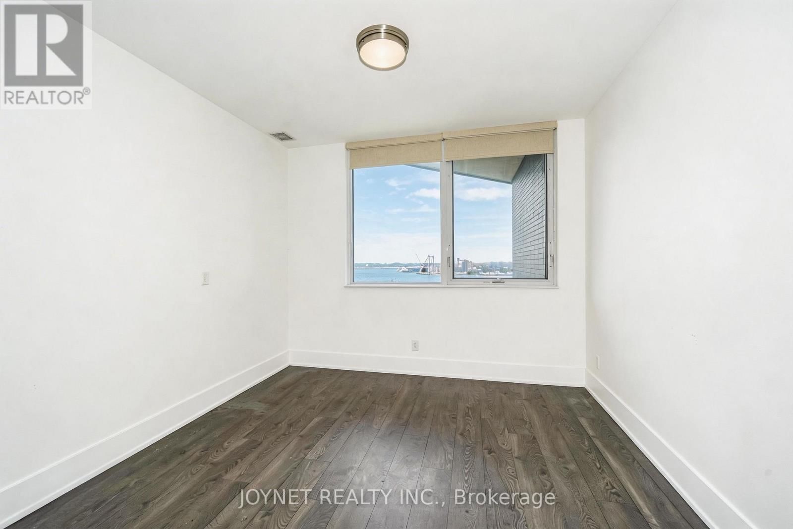 918 - 1 EDGEWATER DRIVE Image 28