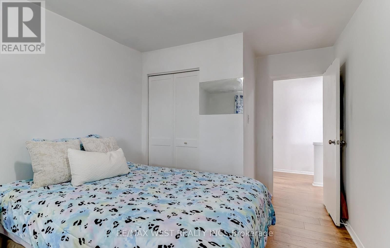 27 - 10 LEITH HILL ROAD Image 12