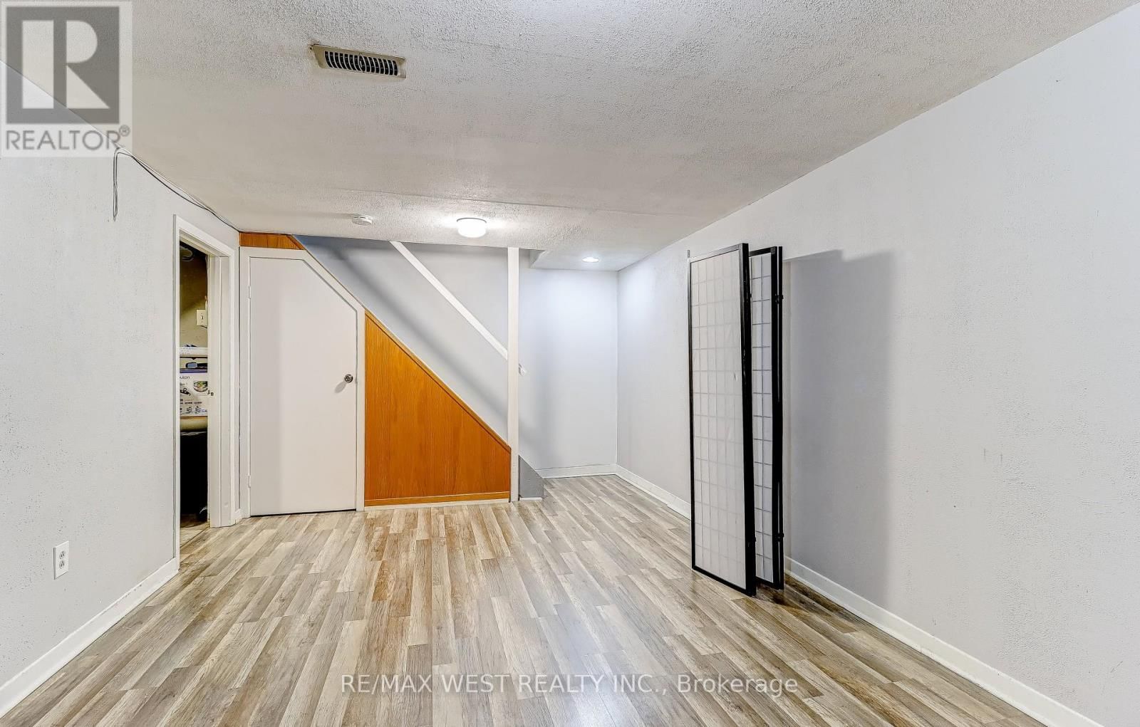 27 - 10 LEITH HILL ROAD Image 15