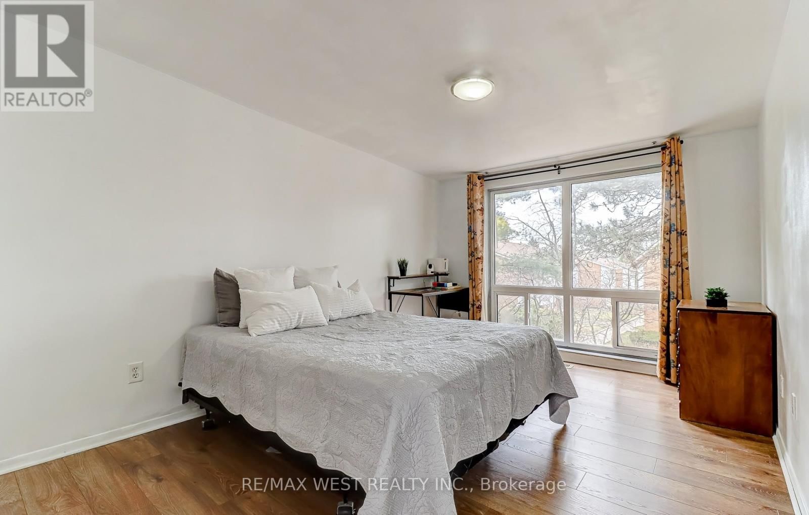 27 - 10 LEITH HILL ROAD Image 9