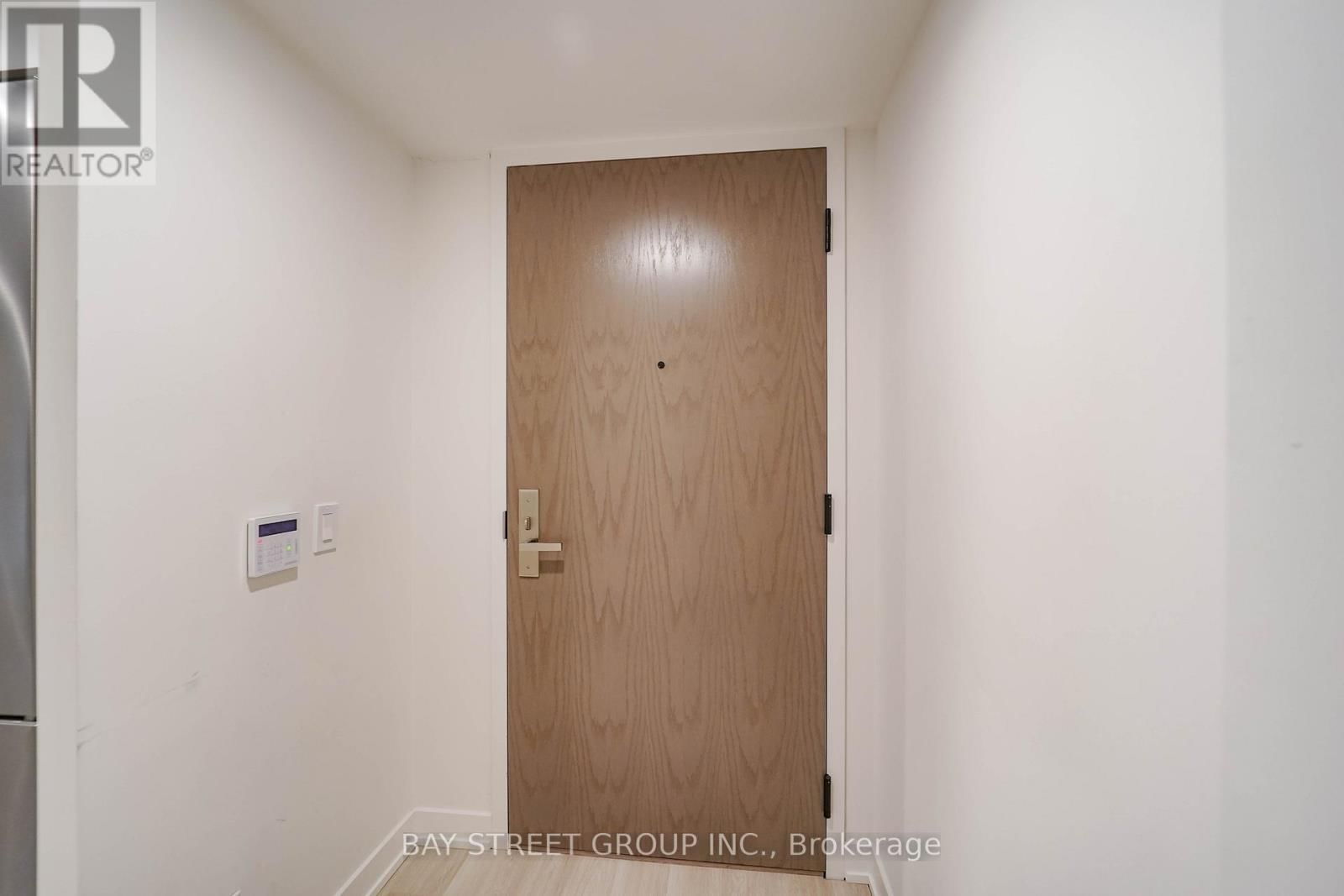 231 - 30 TRETTI WAY Image 12