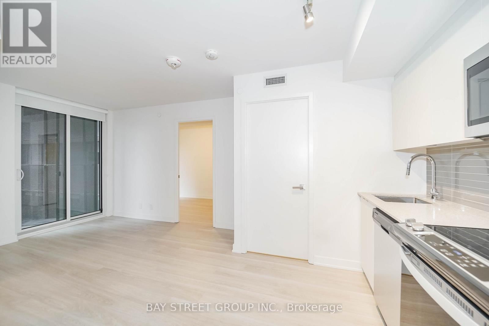 231 - 30 TRETTI WAY Image 13