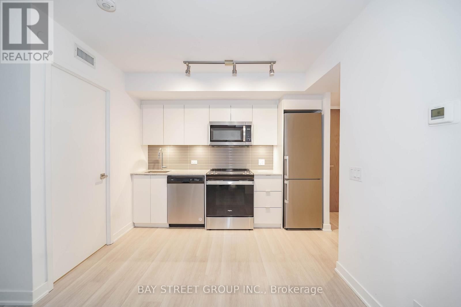 231 - 30 TRETTI WAY Image 21