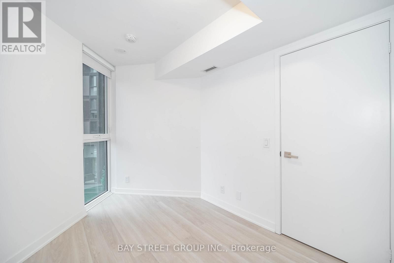 231 - 30 TRETTI WAY Image 31