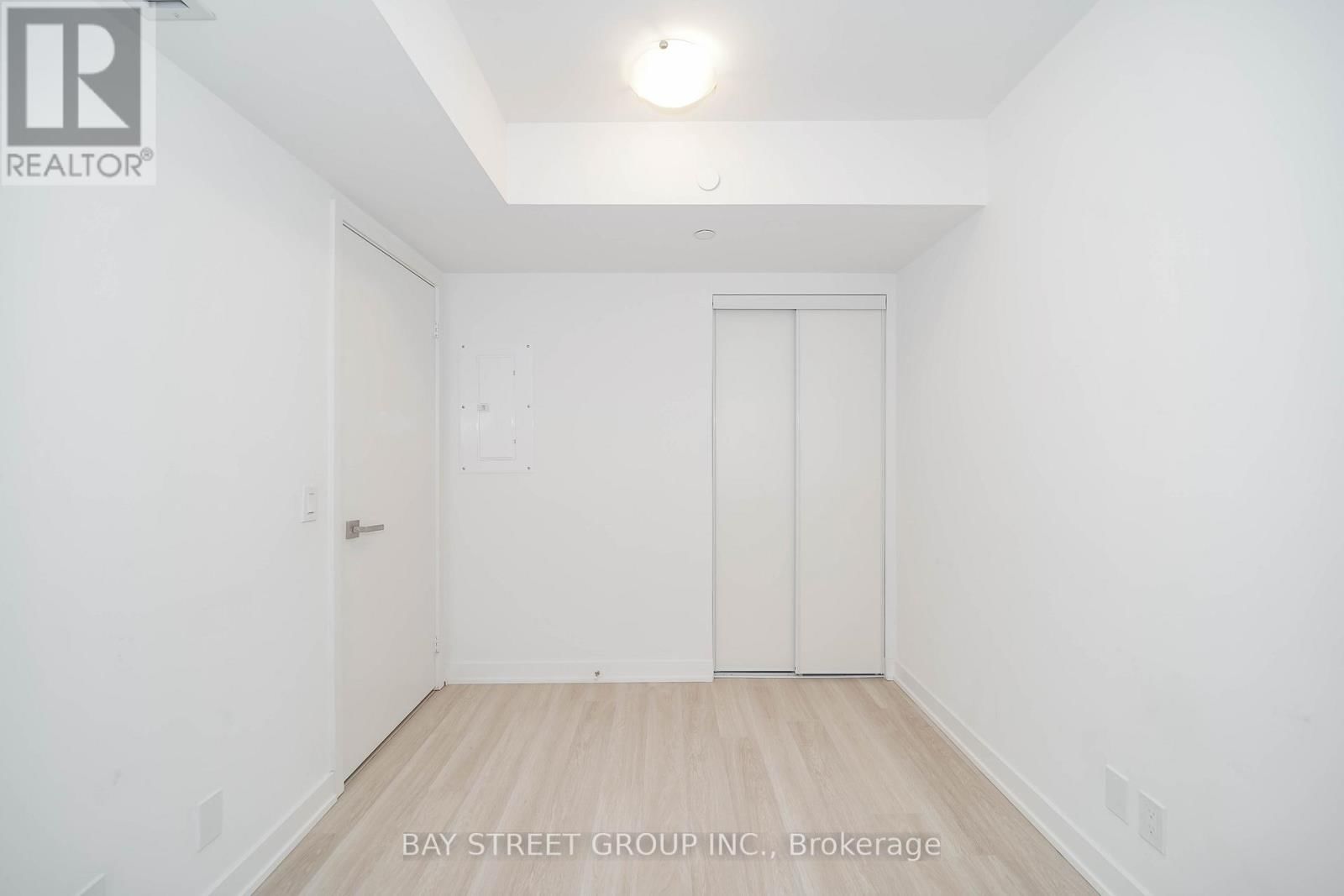 231 - 30 TRETTI WAY Image 32