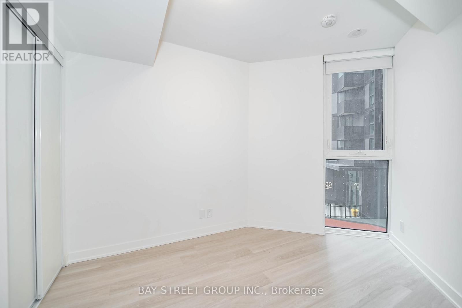 231 - 30 TRETTI WAY Image 34