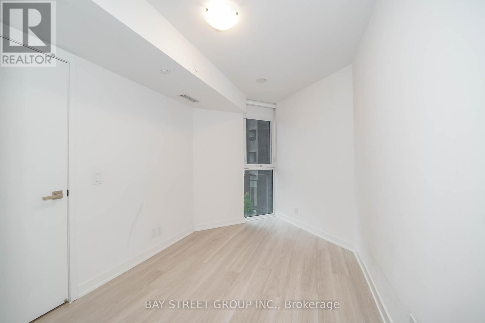 231 - 30 TRETTI WAY Image 35