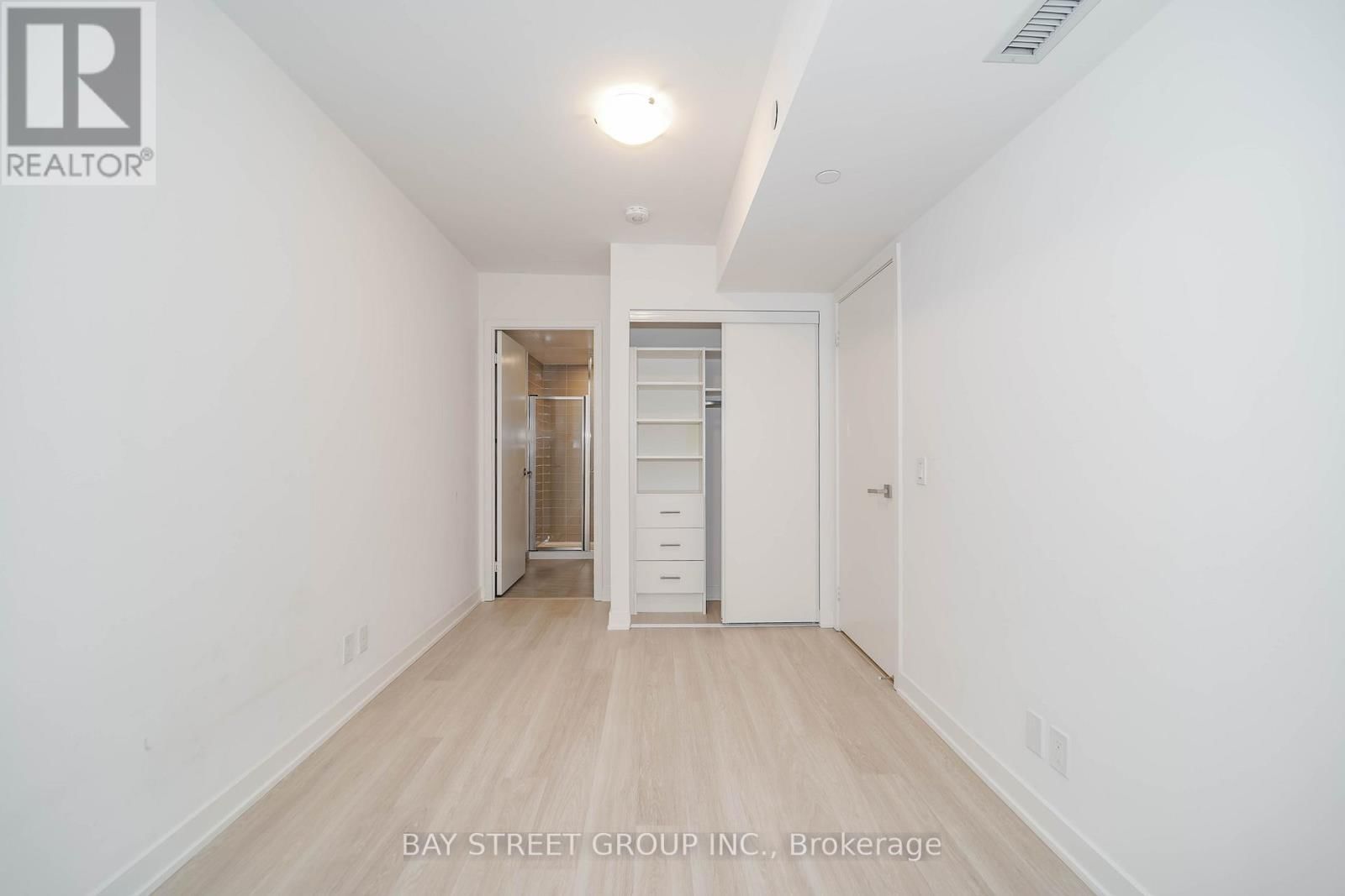 231 - 30 TRETTI WAY Image 36