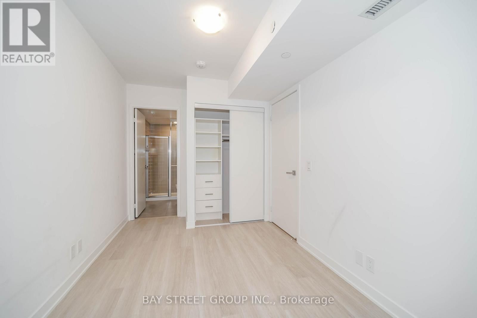 231 - 30 TRETTI WAY Image 37