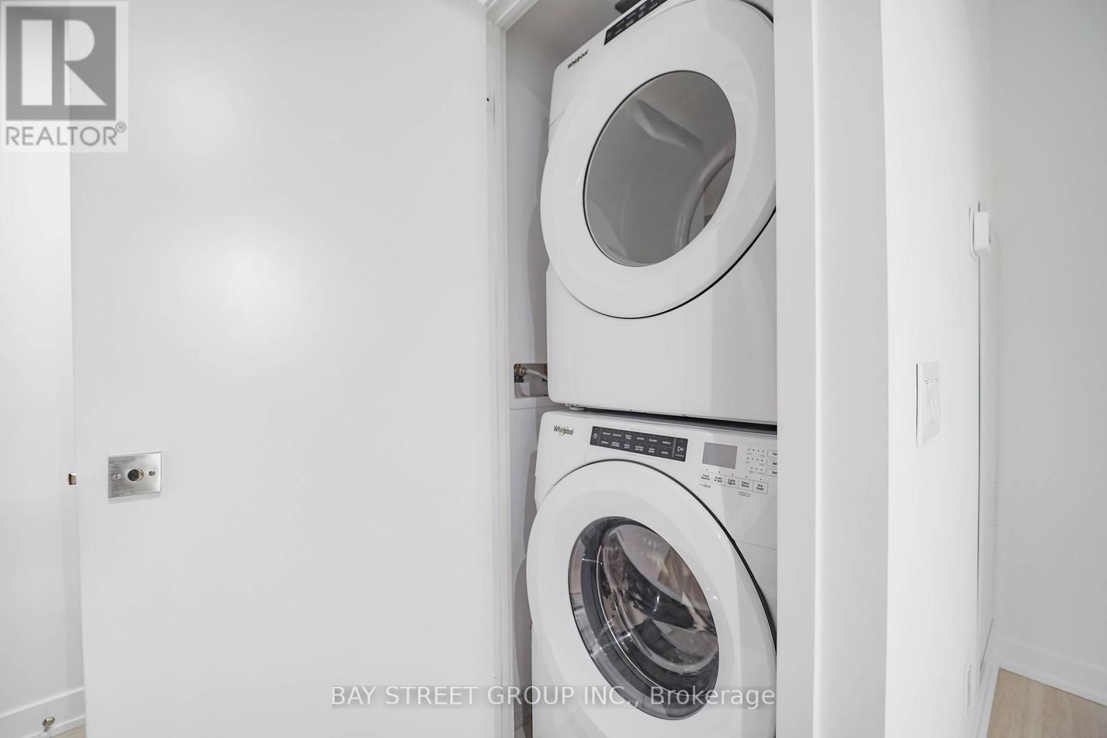 231 - 30 TRETTI WAY Image 40