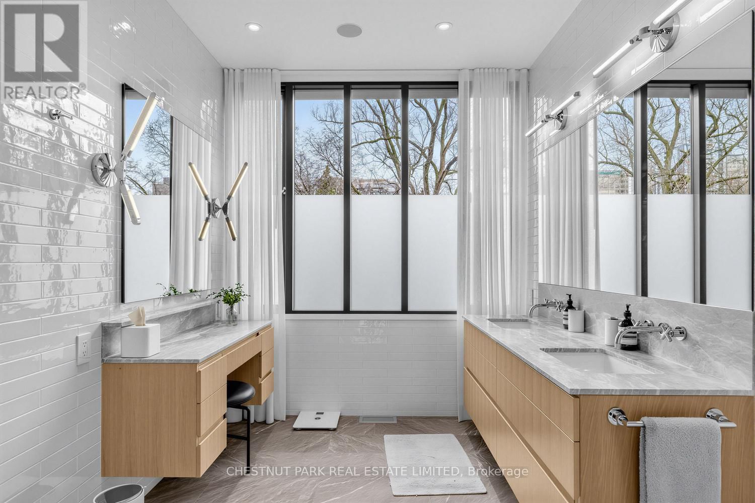 55 FARNHAM AVENUE Image 36