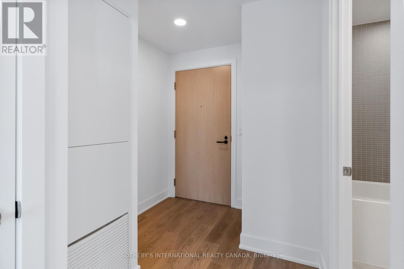 1601 - 200 REDPATH AVENUE Image 2