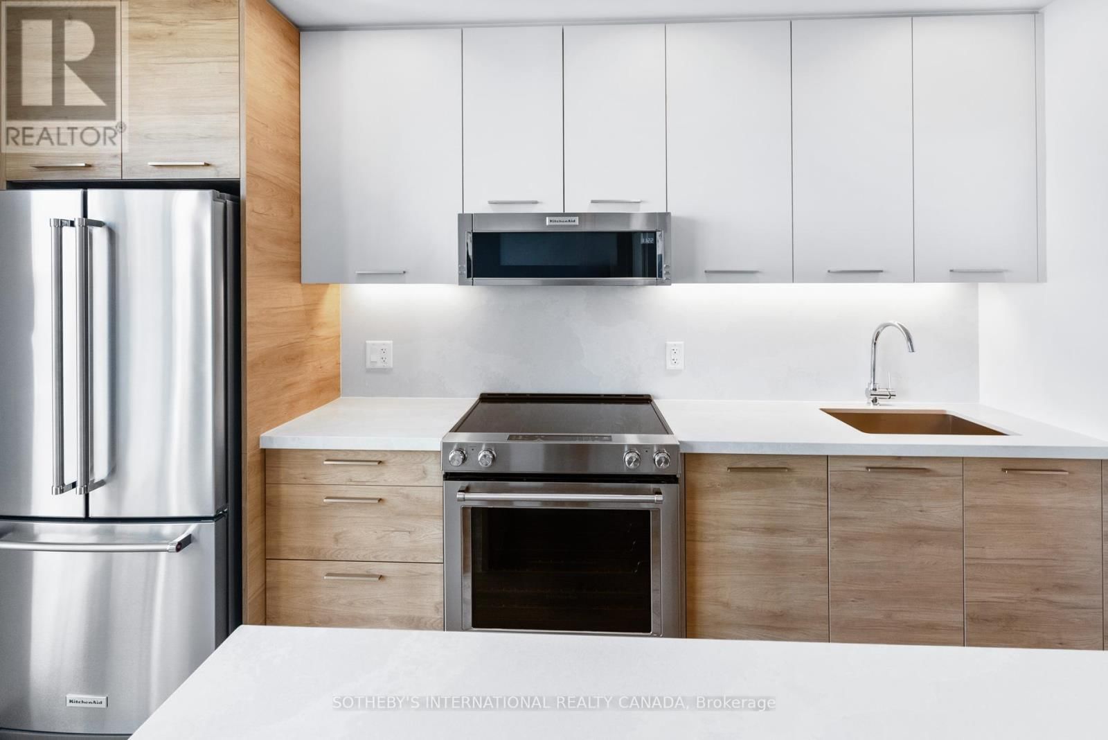 1601 - 200 REDPATH AVENUE Image 8