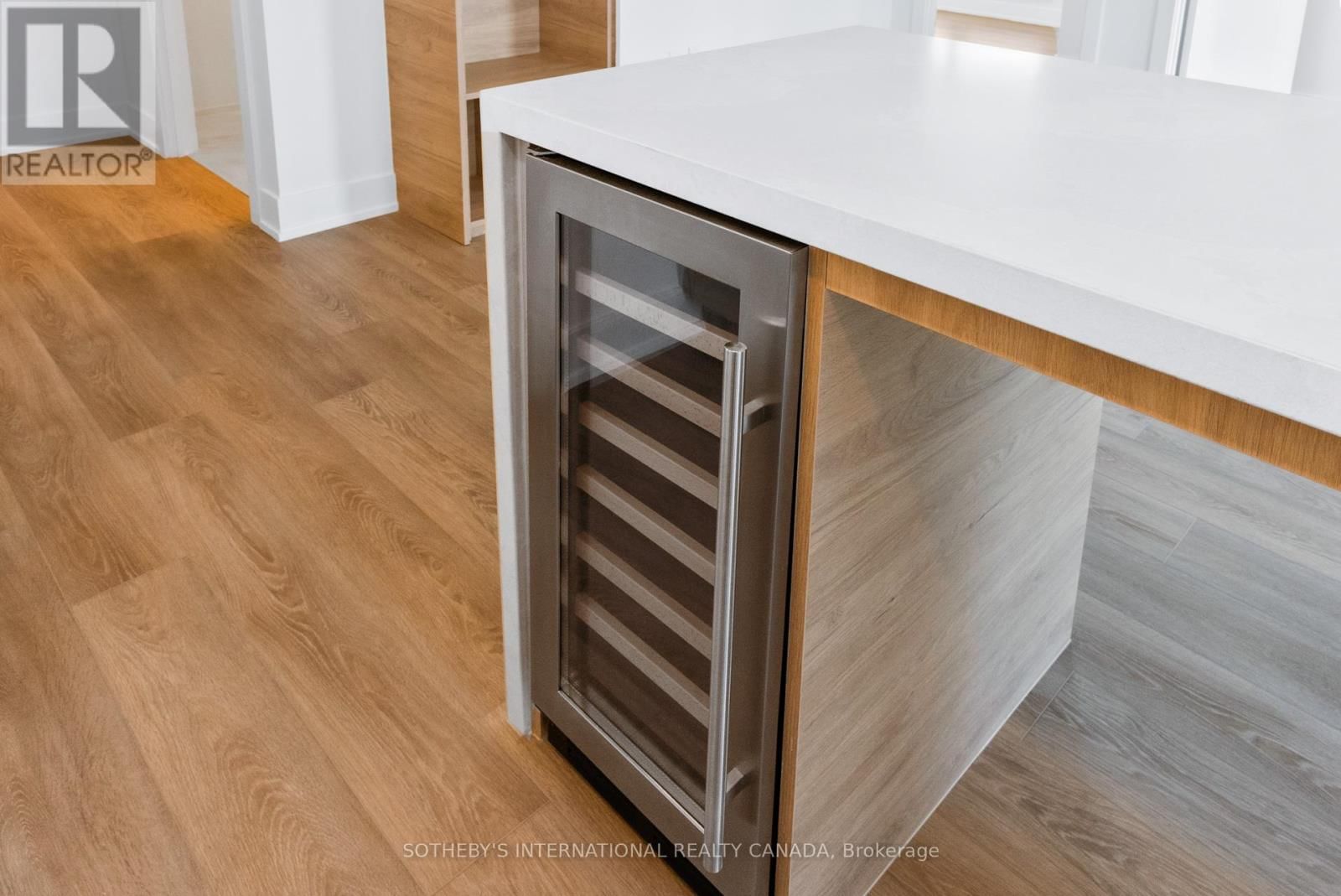 1605 - 200 REDPATH AVENUE Image 10