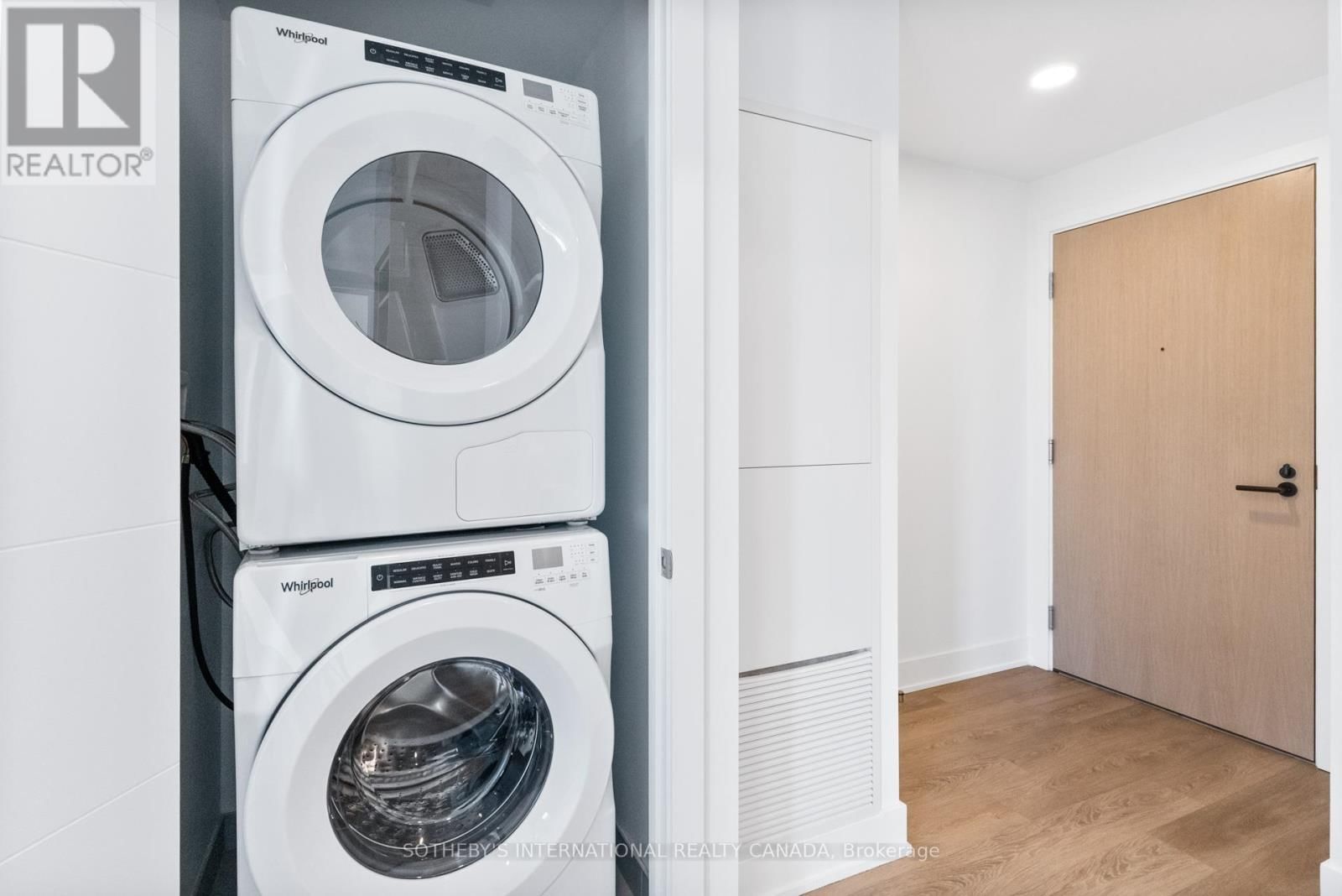 1605 - 200 REDPATH AVENUE Image 11