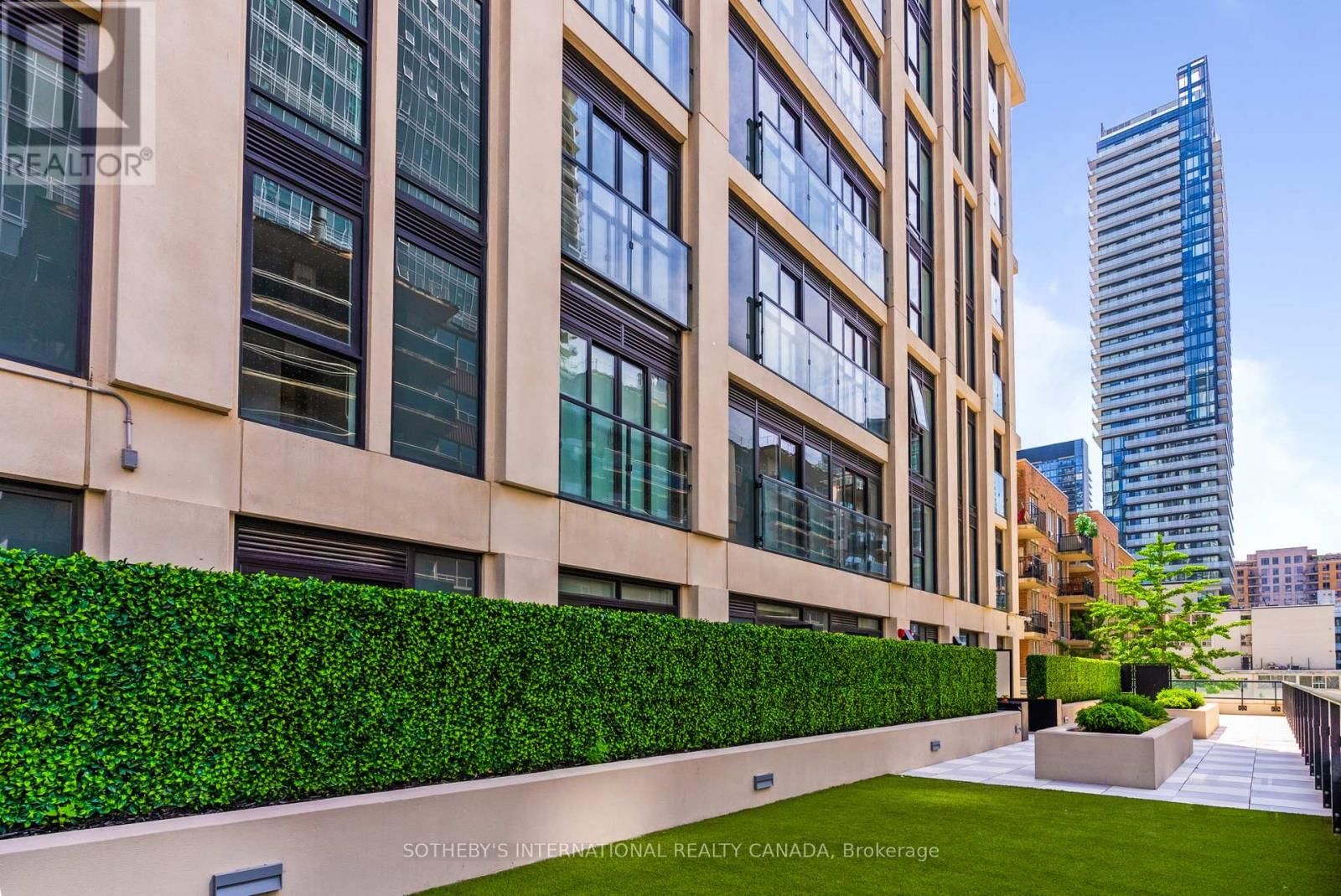 1605 - 200 REDPATH AVENUE Image 25