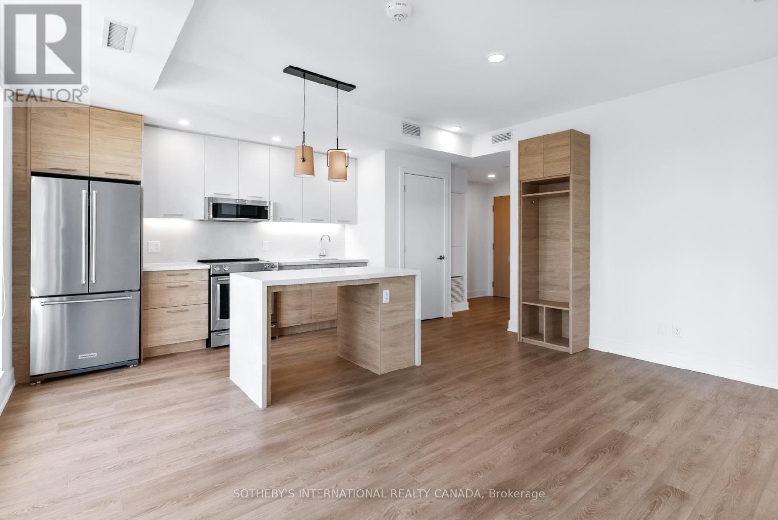 1605 - 200 REDPATH AVENUE Image 6