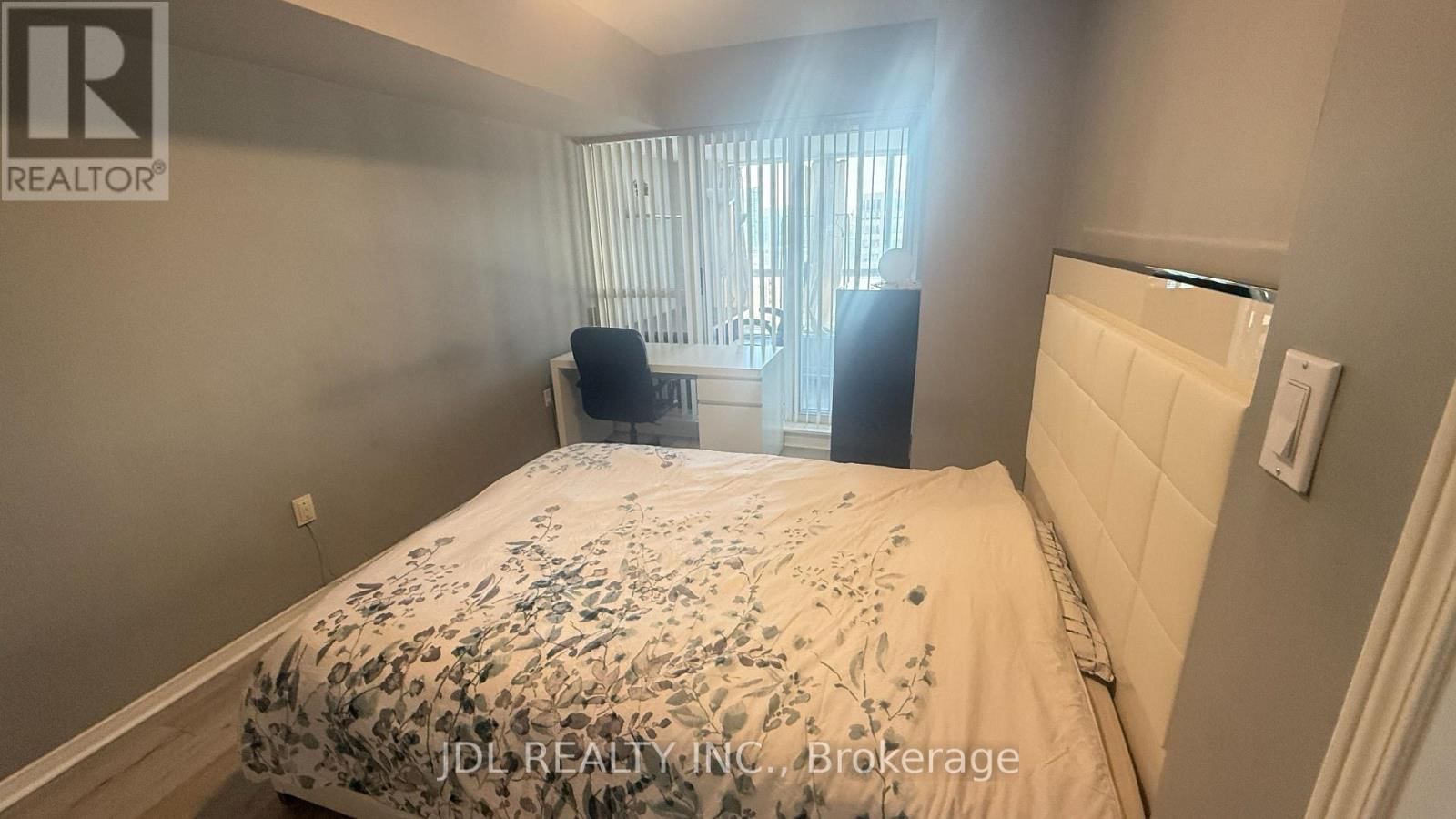 1610 - 887 BAY STREET Image 6