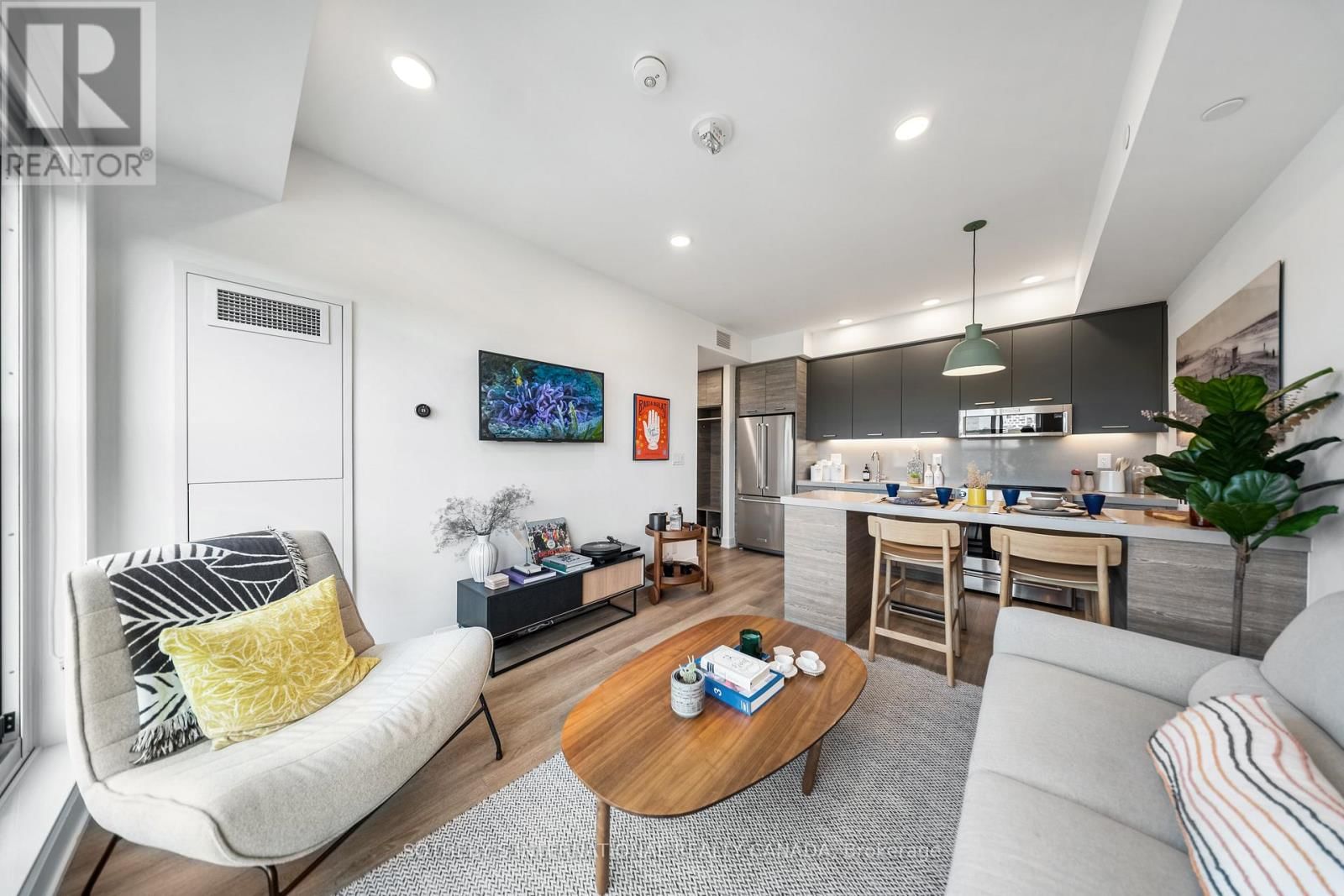 414 - 484 SPADINA AVENUE Image 10