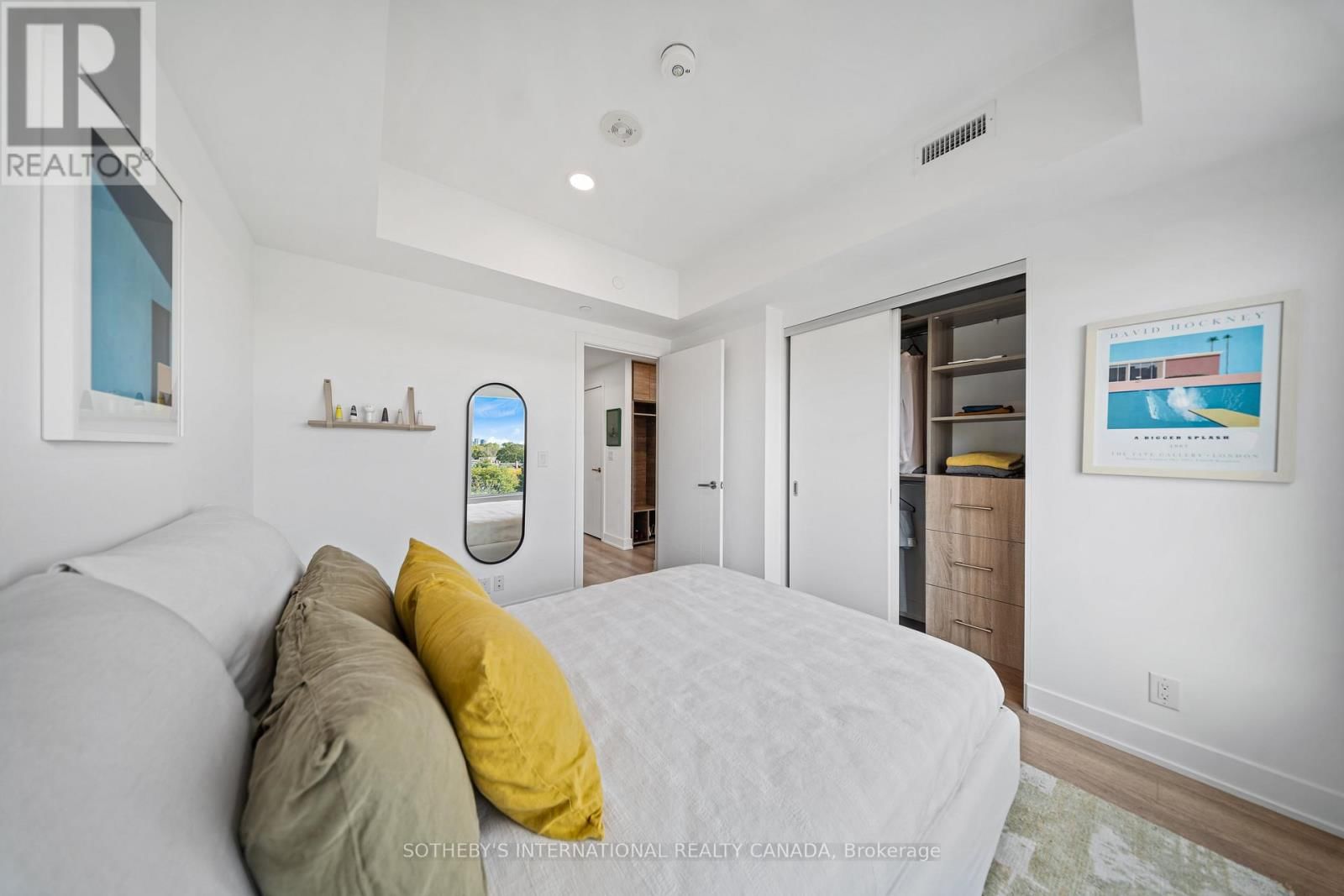 414 - 484 SPADINA AVENUE Image 16