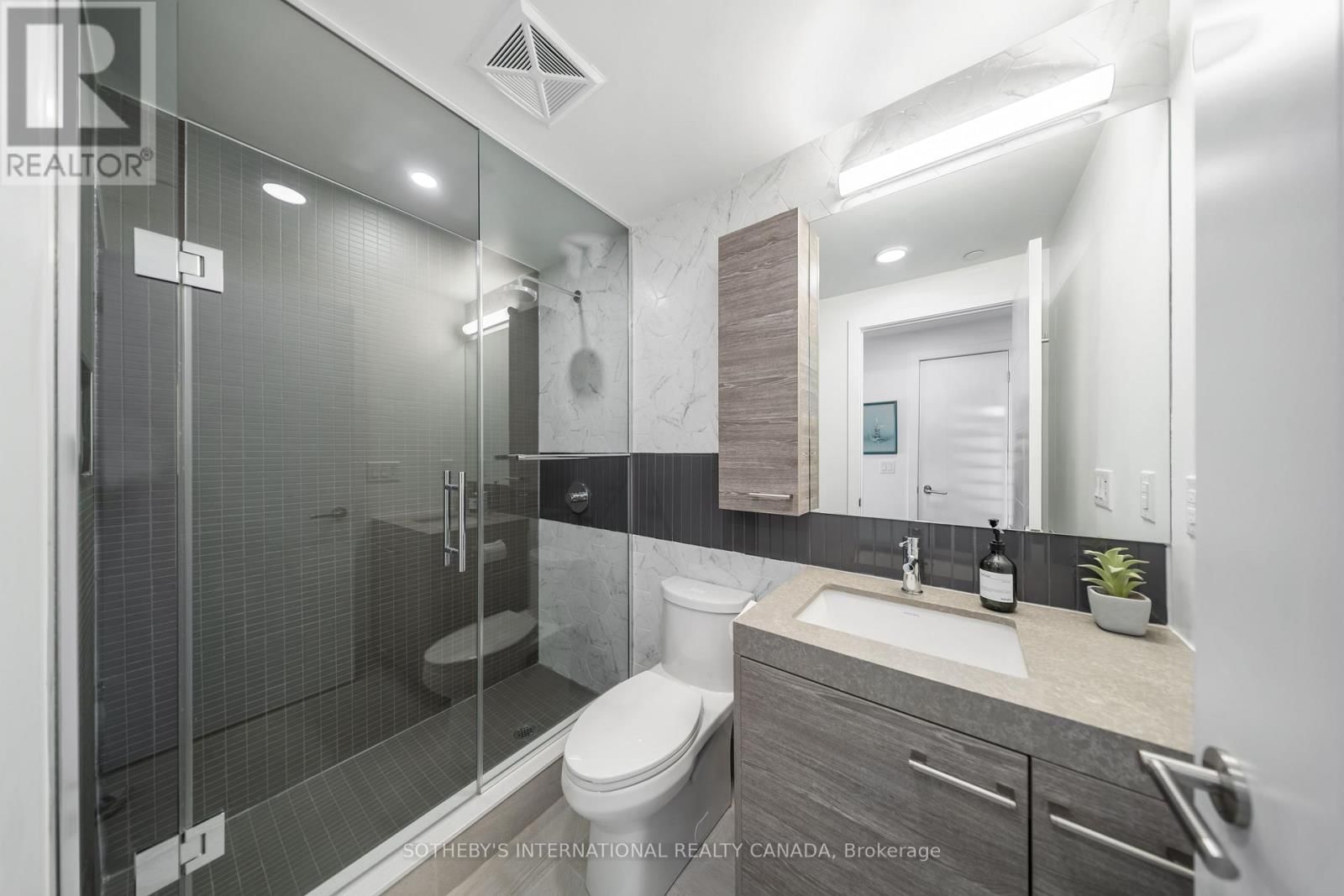 414 - 484 SPADINA AVENUE Image 17