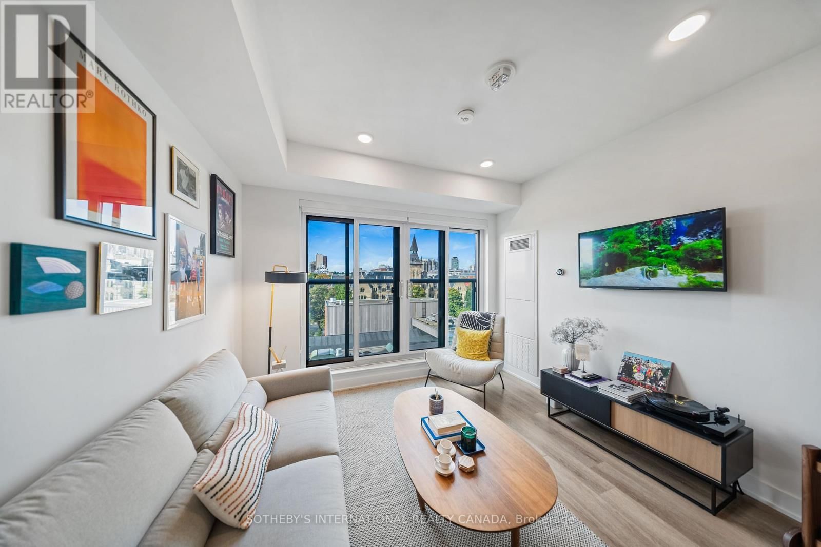 414 - 484 SPADINA AVENUE Image 8