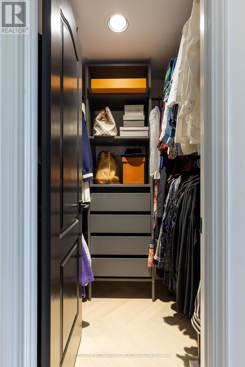 801 - 20 COLLIER STREET Image 17