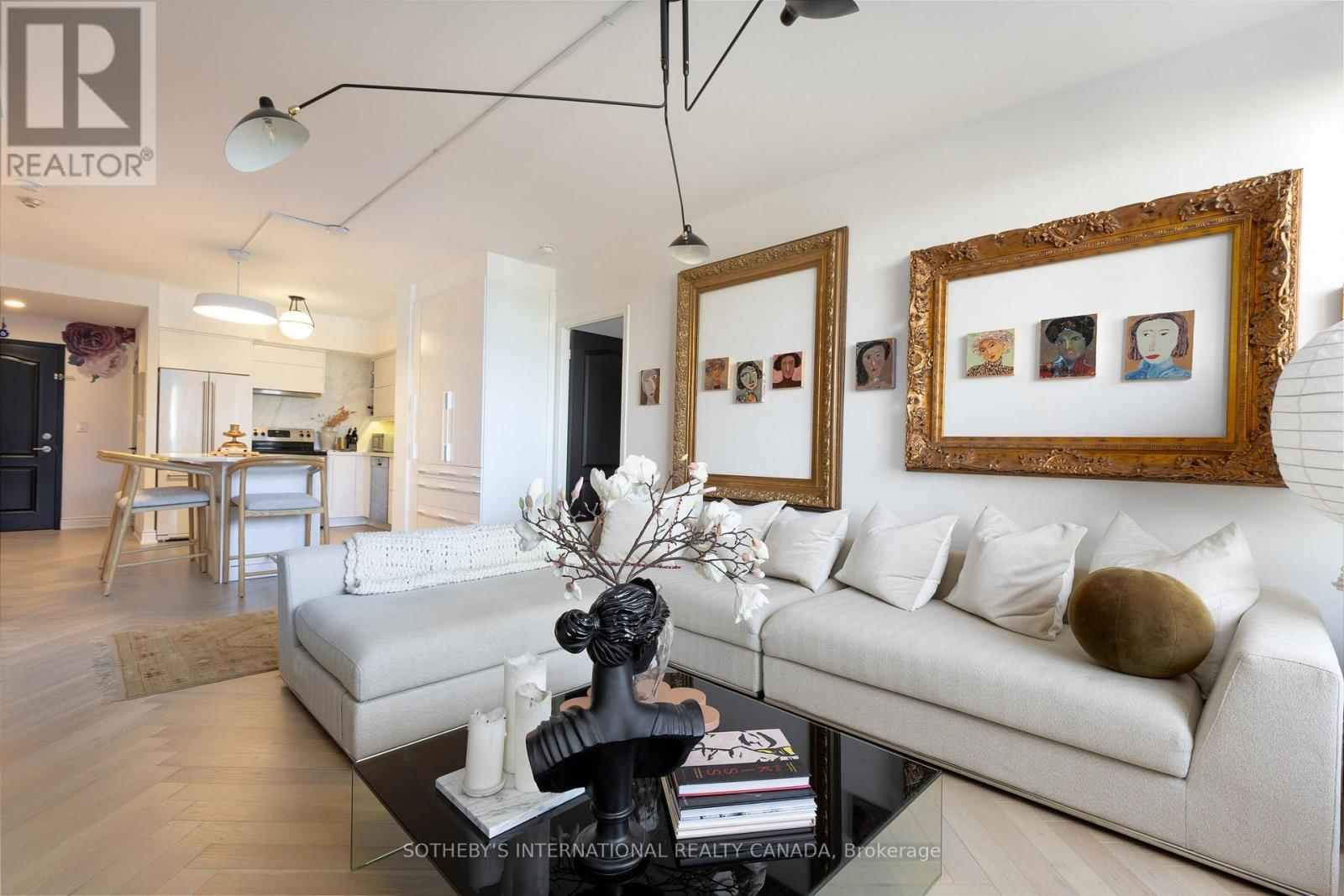 801 - 20 COLLIER STREET Image 2